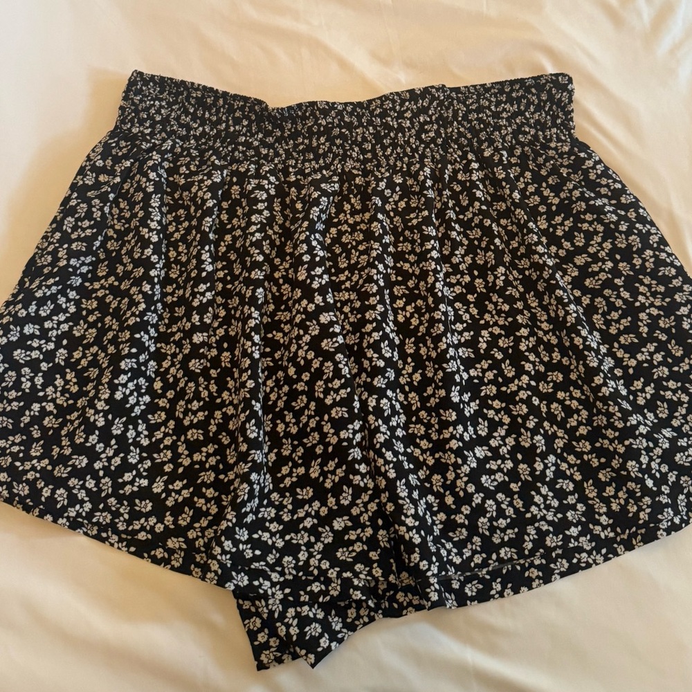 SHEIN Black Floral High Waist Shorts